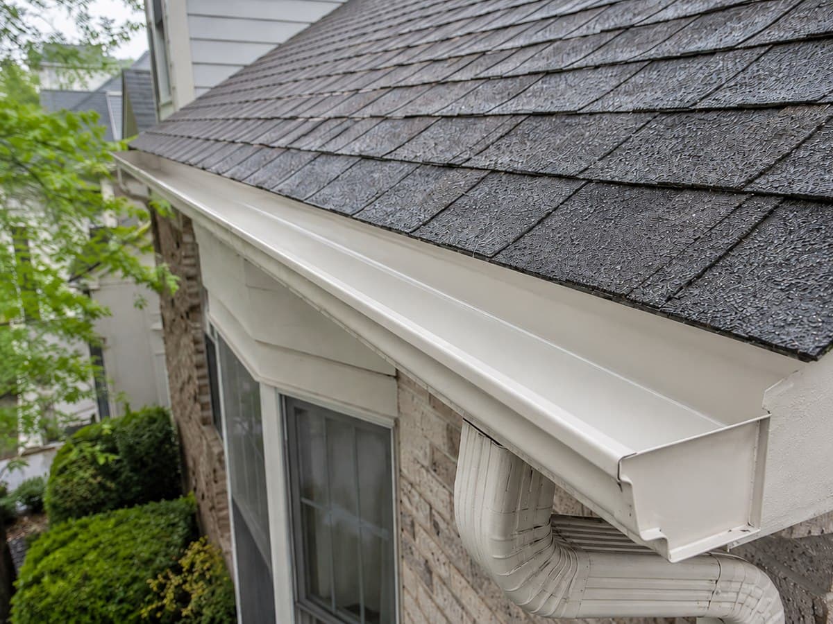 Gutter Clear-Out β after